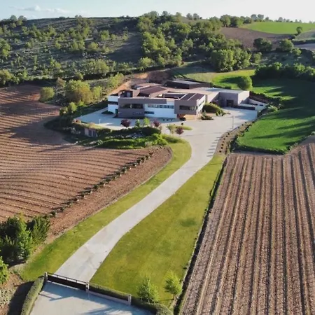 Bodegas Traslascuestas - Grupo Pierola Hotel Valcavado de Roa