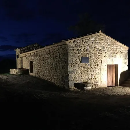 Bodegas Traslascuestas - Grupo Piérola 3* Valcavado de Roa