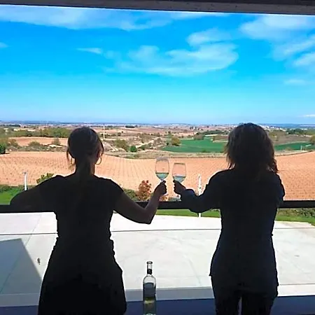 Bodegas Traslascuestas - Grupo Pierola 3* Valcavado de Roa